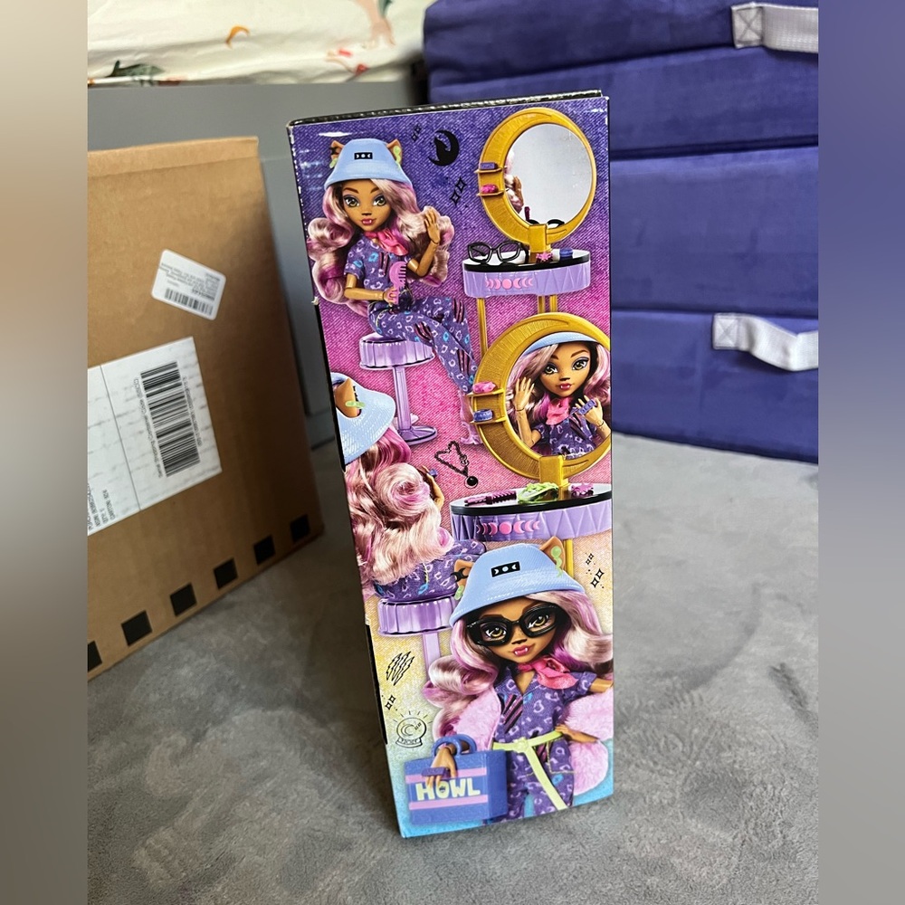 Monster High Doll & Playset, Clawdeen Wolf Boo-tique Studio with Accessories - Picture 4 of 10
